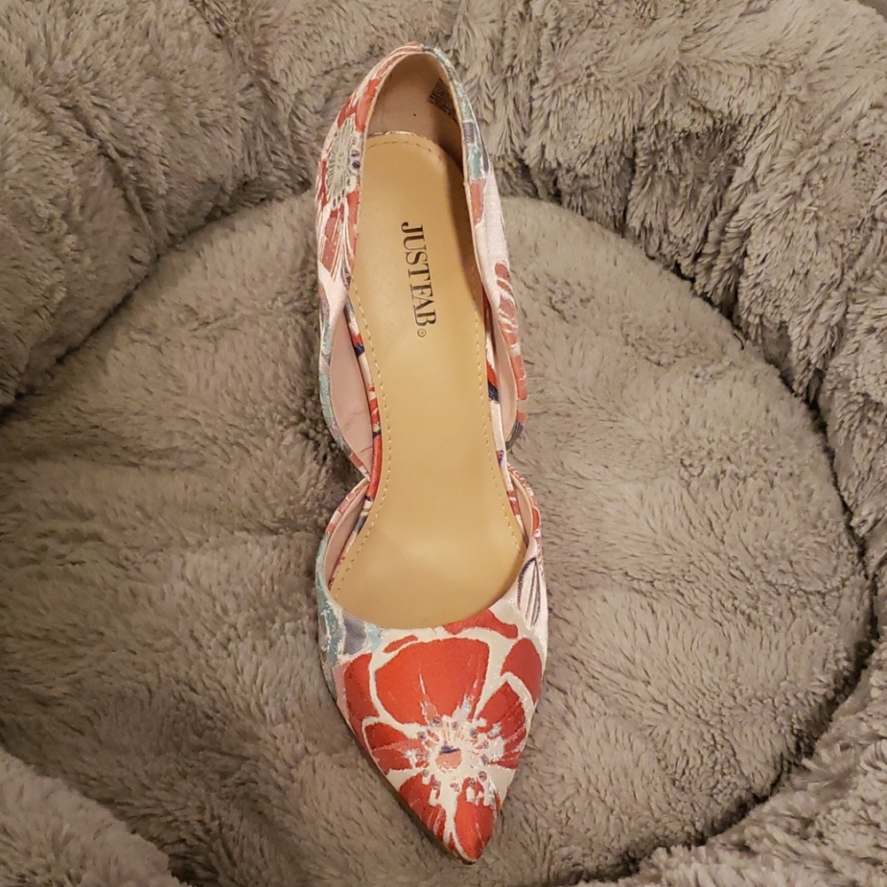 Shoe - Picture 2 of 3